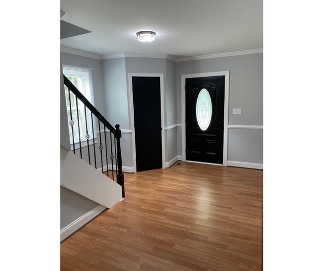 Building Photo - 4319 Kenwood Ave