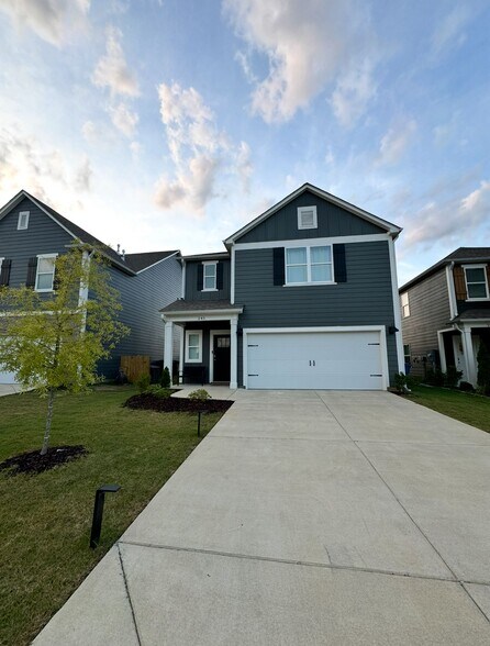 Building Photo - 245 Chelsea Park Cir