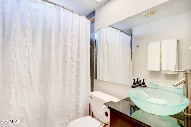 Building Photo - 1648 W Grovers Ave