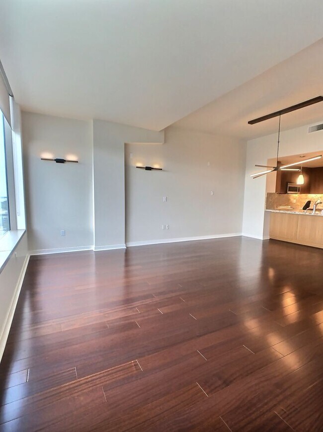 Building Photo - 20th Floor Spacious 3 Bedroom Condo with Den