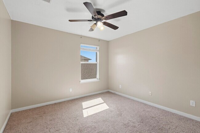 Building Photo - 25907 Foxrun Vista Dr