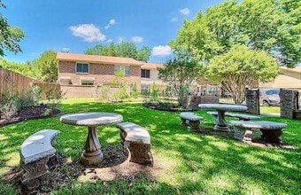 Building Photo - 520 Pecan Acres Ct