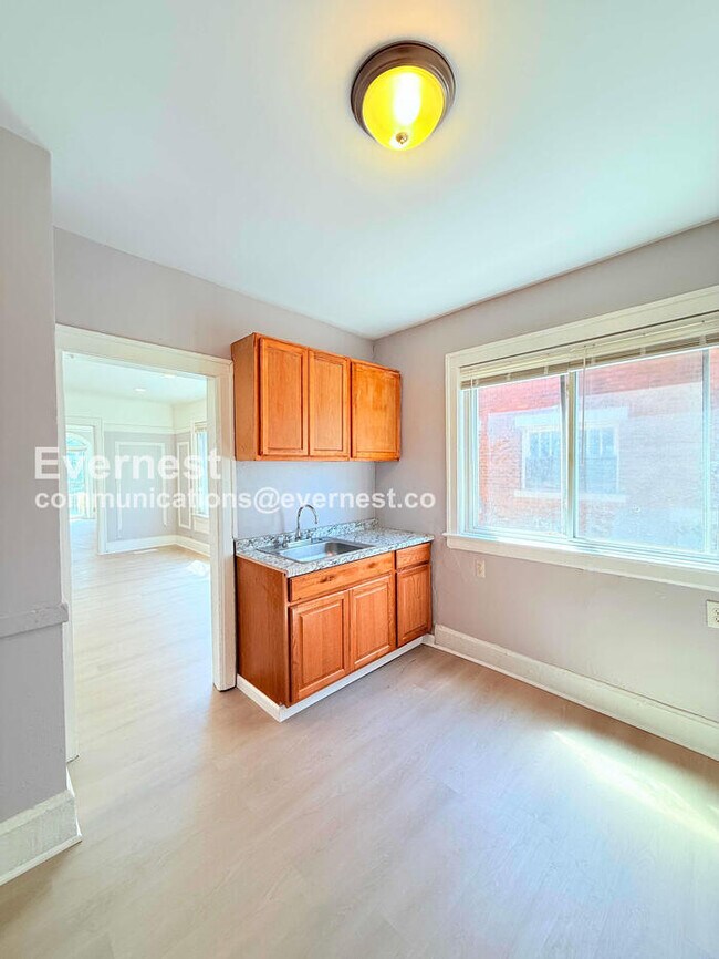 Building Photo - 2302 Hazelwood St