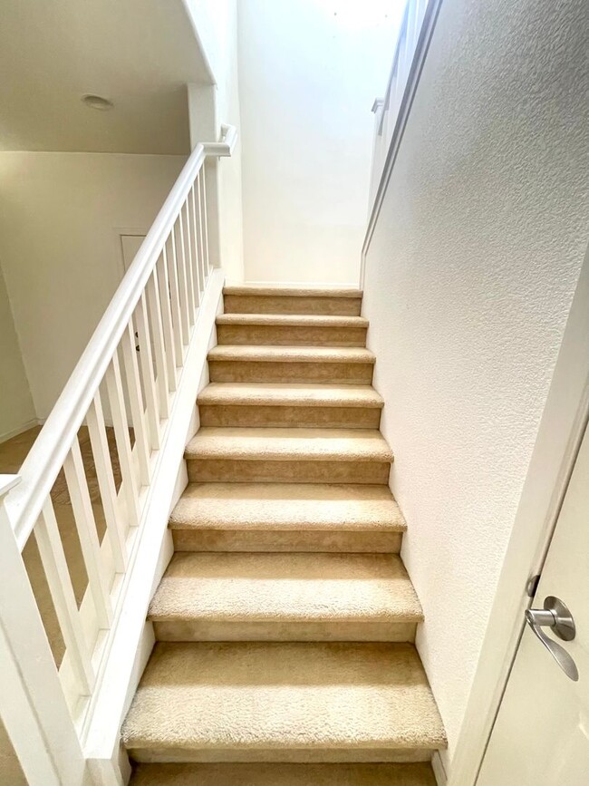 Building Photo - Beautiful 4 Bedroom 2.5 Bath Single Family...