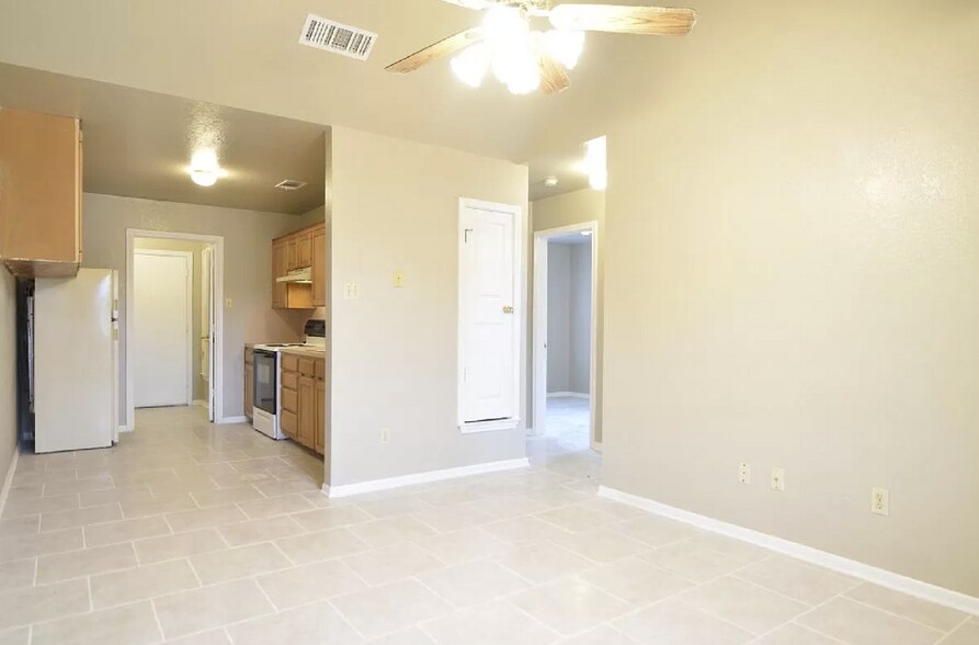 Building Photo - 1504 Benttree Dr