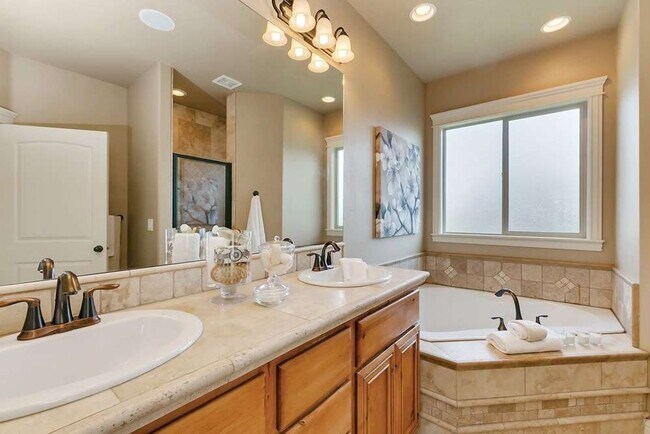 Building Photo - Luxury 4 Bed, 3.5 Bath Home | 4-Car Garage | Resort-Style Amenities