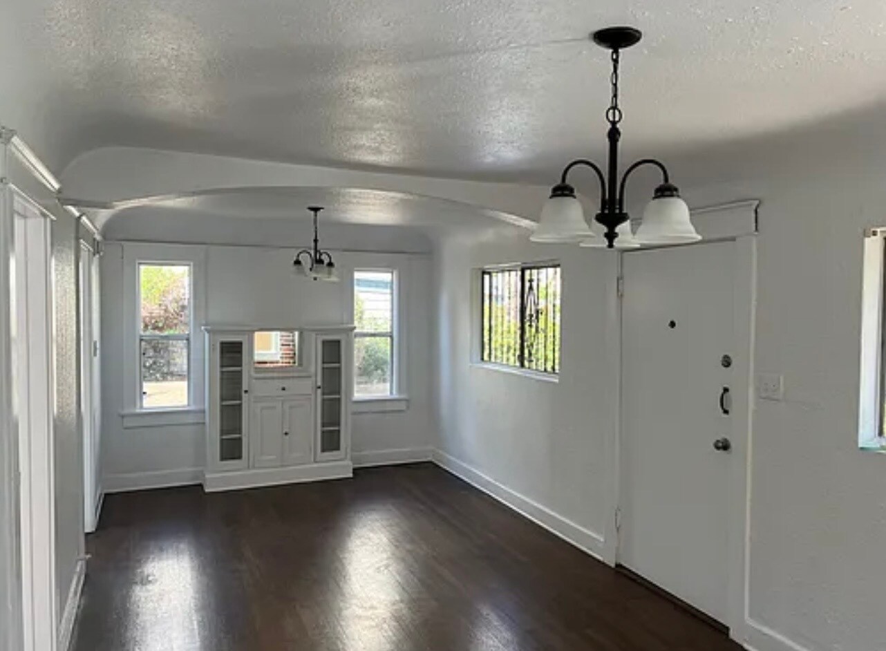 Livingroom - 1620 N Ave 45