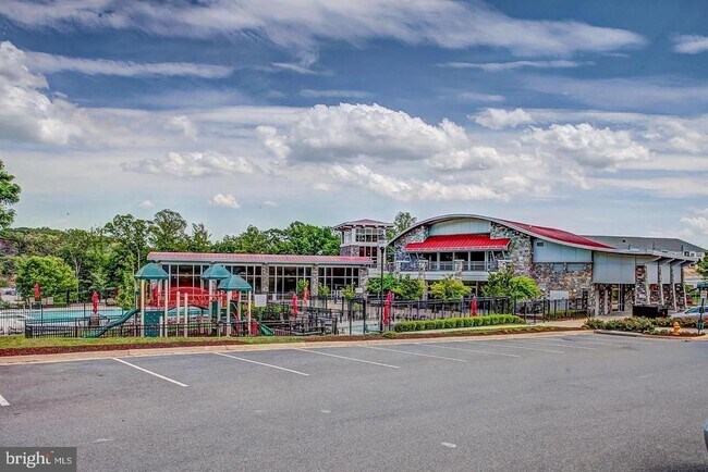 Building Photo - 2593 Eastbourne Dr