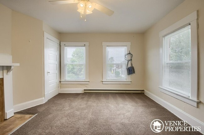 Building Photo - Charming 2BR on Lane and Indiana