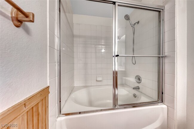 Building Photo - 7237 Twin Maples Ct