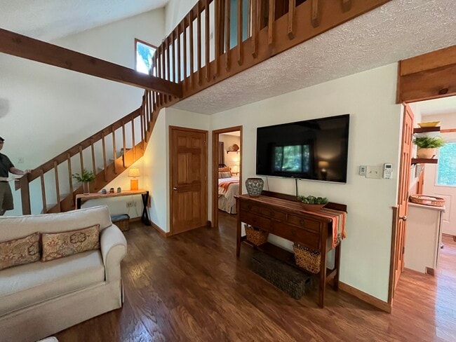 Building Photo - 161 Piney Woods Dr