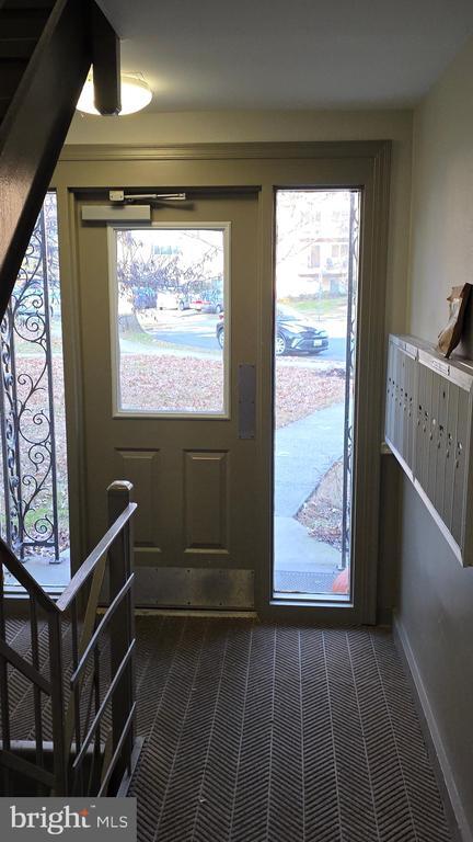 Building Photo - 10636 Montrose Ave