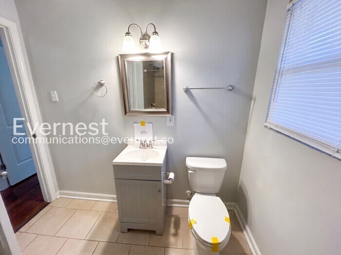 Building Photo - 76 Schell Rd SE