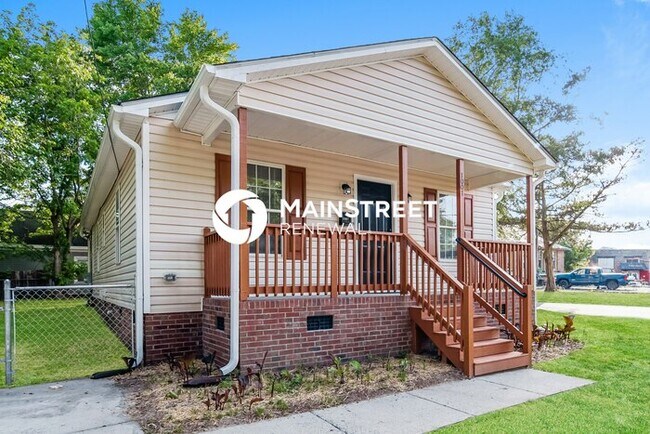 Building Photo - 4 Bedroom Pet-Friendly Home in Selma, NC w...