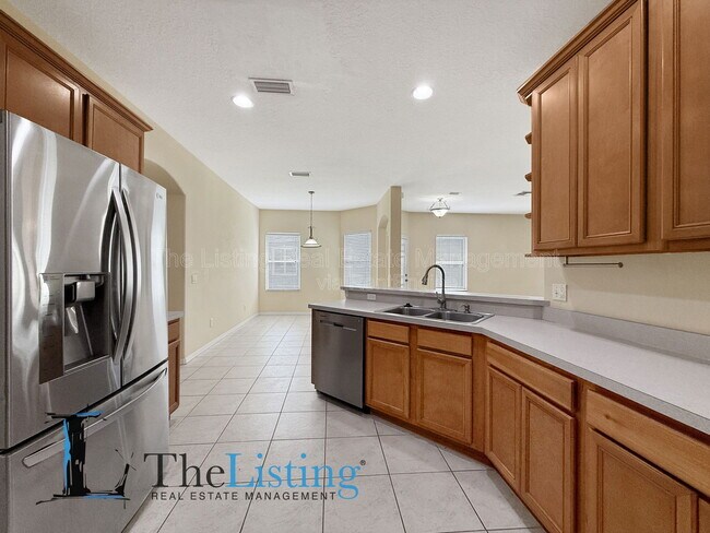 Building Photo - 7411 Surrey Wood Ln