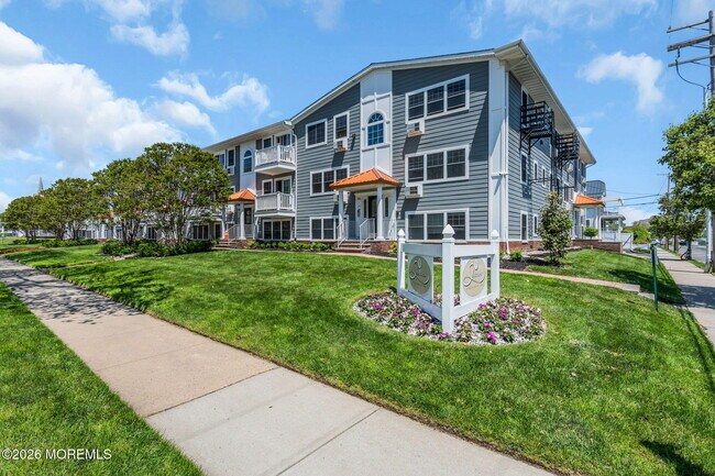 Building Photo - 309 4th Ave