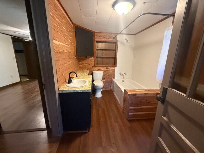 Building Photo - 122 Helm Rd