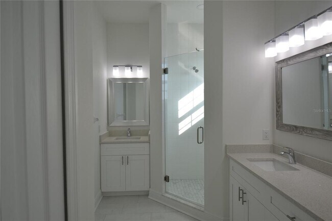 Building Photo - 5732 Biscayne Ct