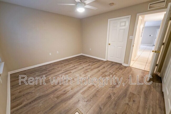 Building Photo - 241 Dixie Dr