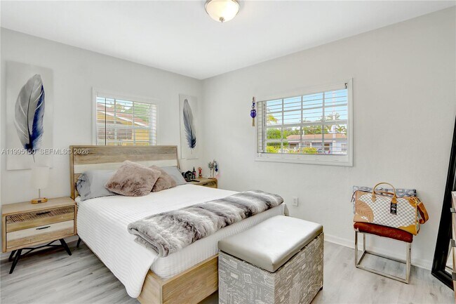 Building Photo - 5509 SW 6th St