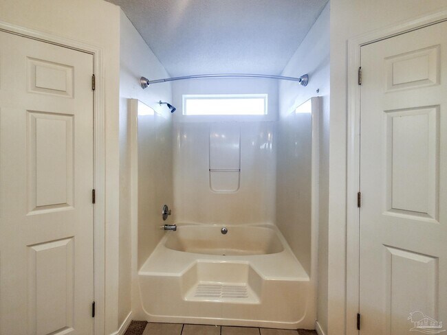Building Photo - 412 Bay Oaks Dr
