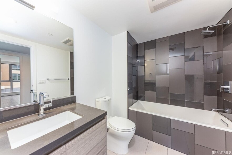 Building Photo - 718 Long Bridge St