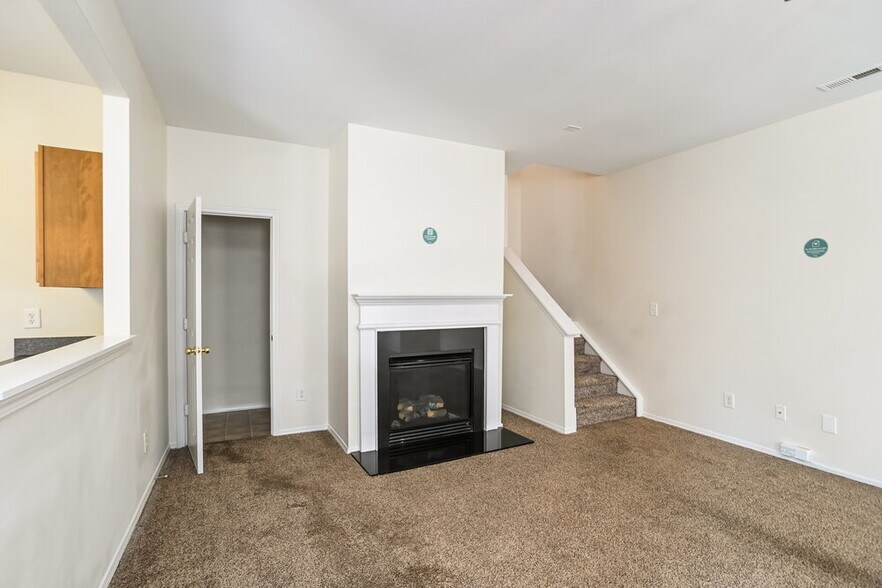 Building Photo - 2222 Buckleigh Dr