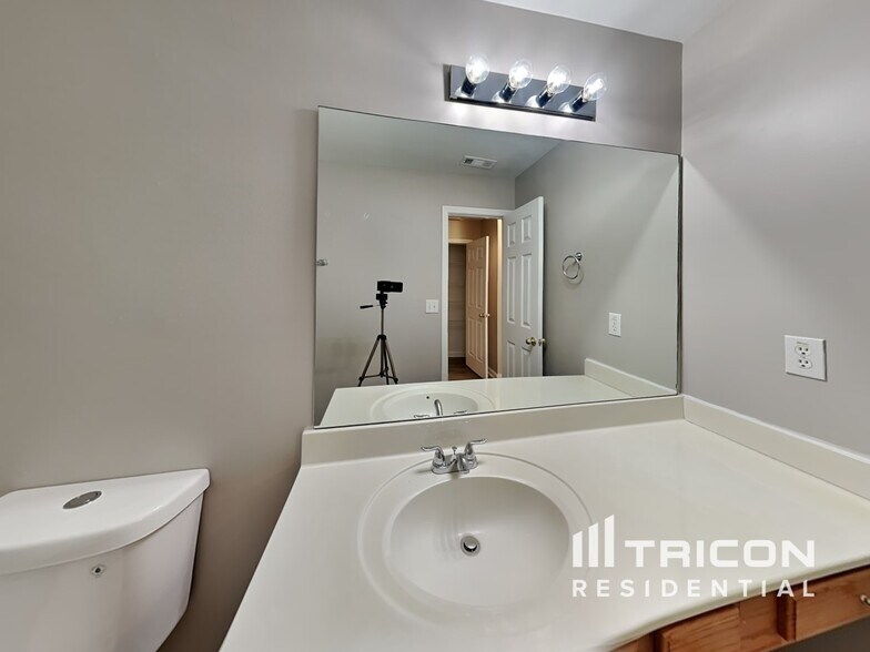 Building Photo - 1204 Willow Bend Ct SW