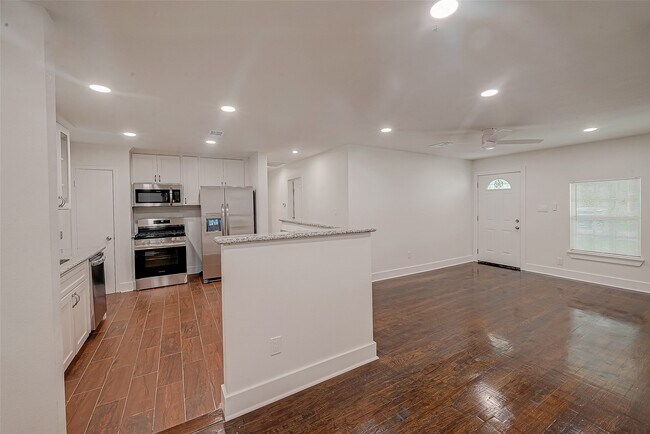 Building Photo - 5703 Belmark St