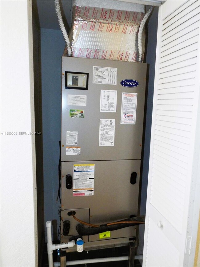 Building Photo - 2363 SE 11th St