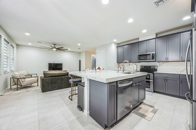 Building Photo - 16369 Oakview Dr