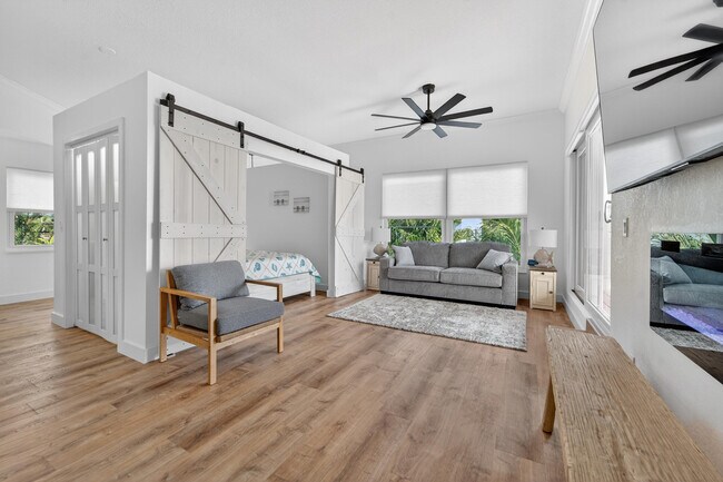 Building Photo - 300 E 24th St