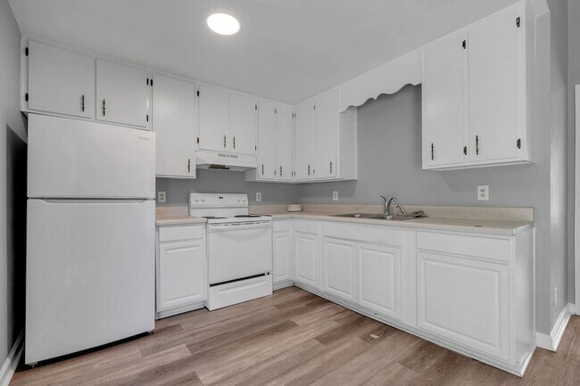 Building Photo - 27 Sierra Rd