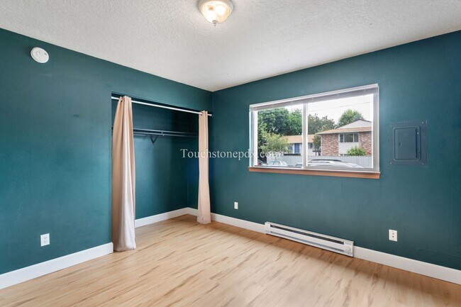 Building Photo - Updated 2 BD | 1 BA in King Arthur Court A...