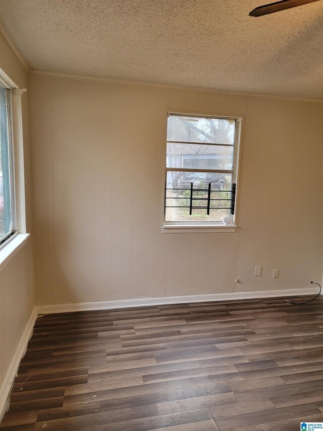 Building Photo - 1405 Woodward Rd