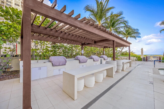 Building Photo - 730 N Ocean Blvd