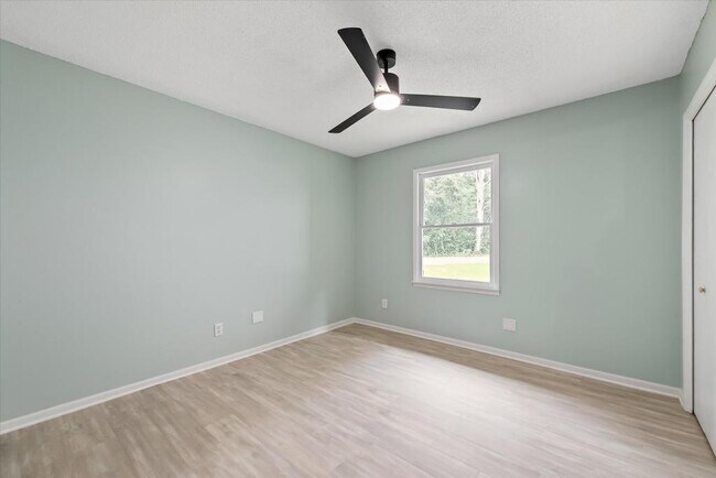 Building Photo - 106 Wind Creek Ln