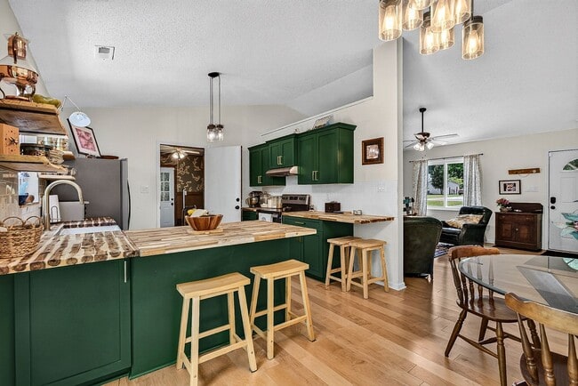 Building Photo - Nestled cul-de-sac home in Falcon Crest