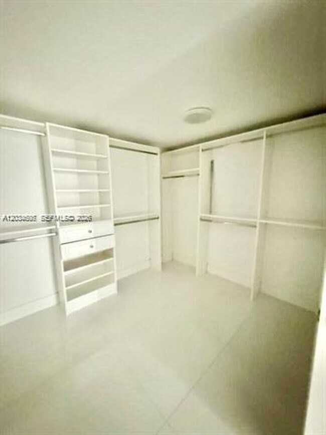 Building Photo - 400 Sunny Isles Blvd