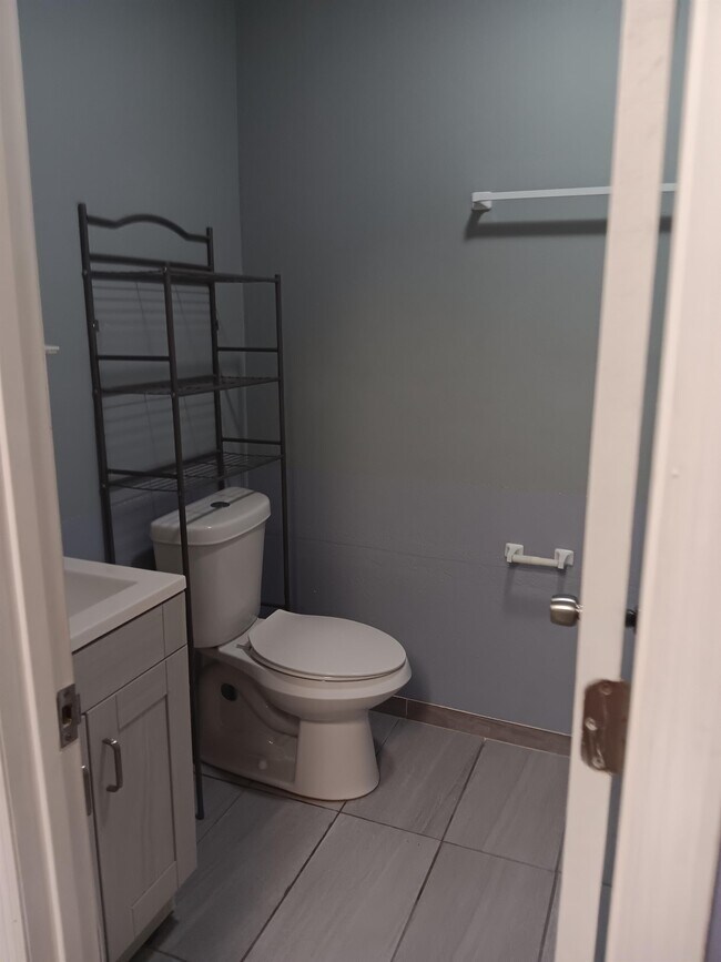 Building Photo - 2321 Irlo Dr