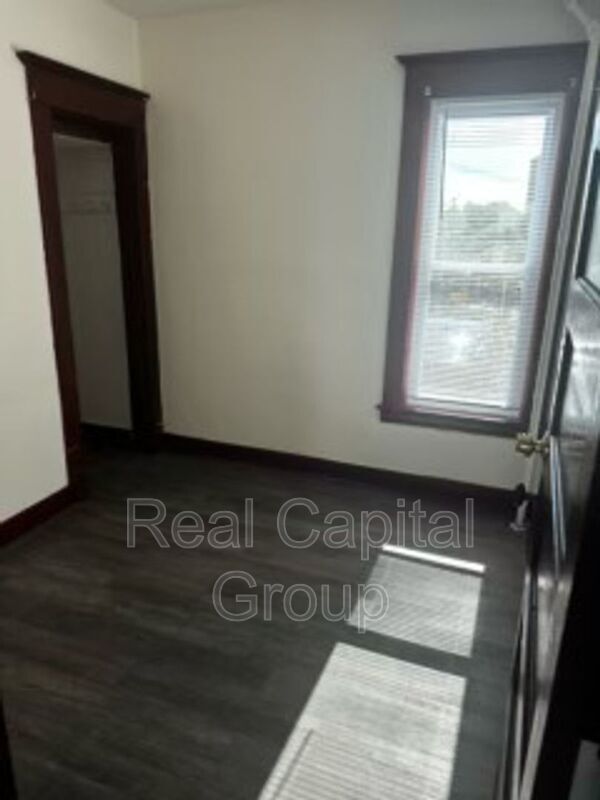 Building Photo - 1326 3rd Ave