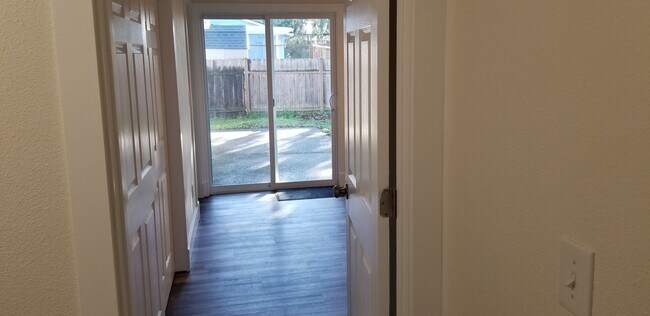 Building Photo - 9201 NE 97th Cir