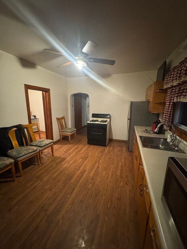 Building Photo - 3945 W 55th Pl