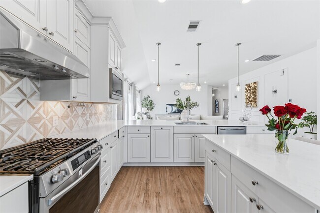 Building Photo - 30843 Boxwood Dr