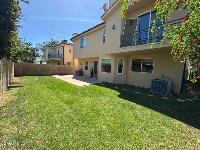 Building Photo - 4960 Chimineas Ave