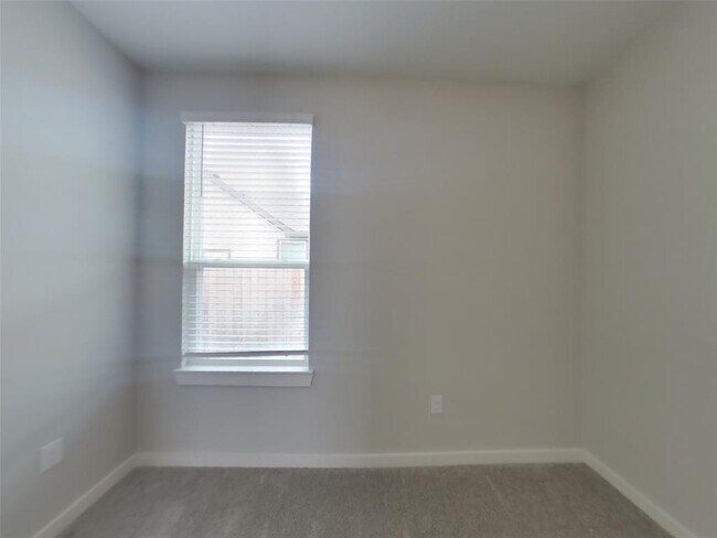Building Photo - 557 Raglands Rd