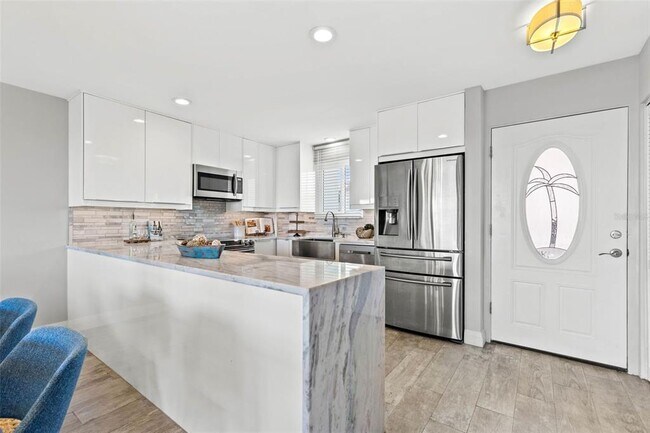 Building Photo - 1365 Snell Isle Blvd NE