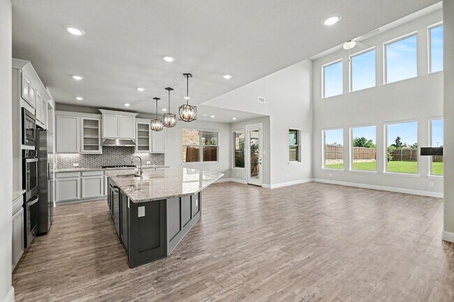 Building Photo - 2317 Willow Garden Dr
