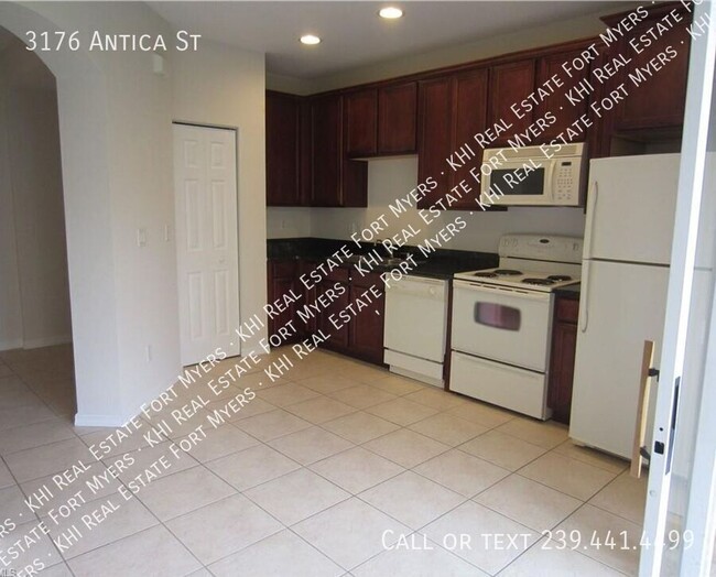 Building Photo - 3176 Antica St