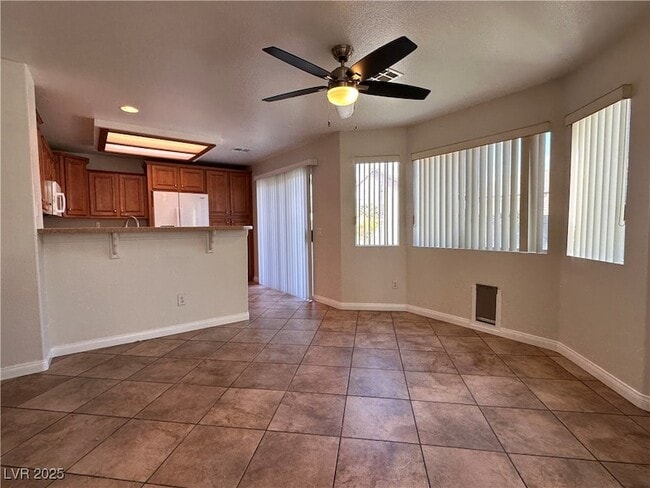 Building Photo - 2053 Smoketree Village Cir